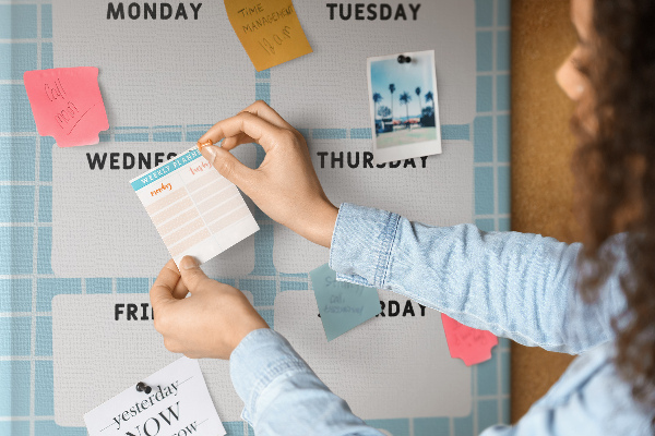 Kurken memobord weekplanner met een schattige kat
