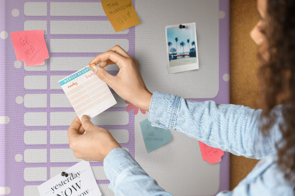 Dagplanner van kurk in pastelkleuren