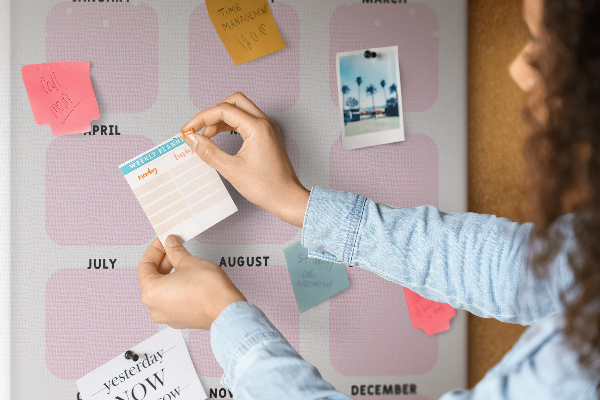 Kurk kalender met vrolijk vogelmotief
