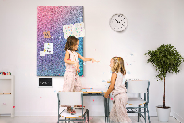 Kurken prikbord met gradiëntpatroon in roze en paarse tinten