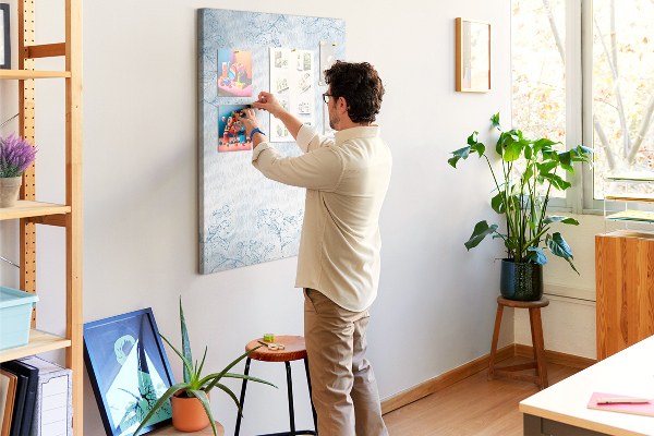 Kurk bedrukken fijne blauwe bloemen op een aquarelachtergrond
