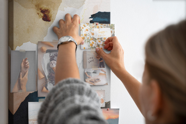 Kurk bedrukken met abstracte stippen in gedempte kleuren