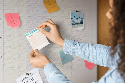 Kurken prikbord met maaltijdplanner voor de hele week