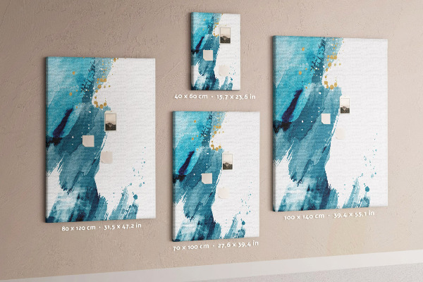 Prikbord van kurk met een abstract ontwerp in blauwtinten met gouden accenten