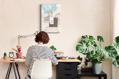 Memobord van kurk met abstracte vormen in delicate kleuren