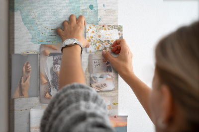 Memobord van kurk met abstracte vormen in delicate kleuren