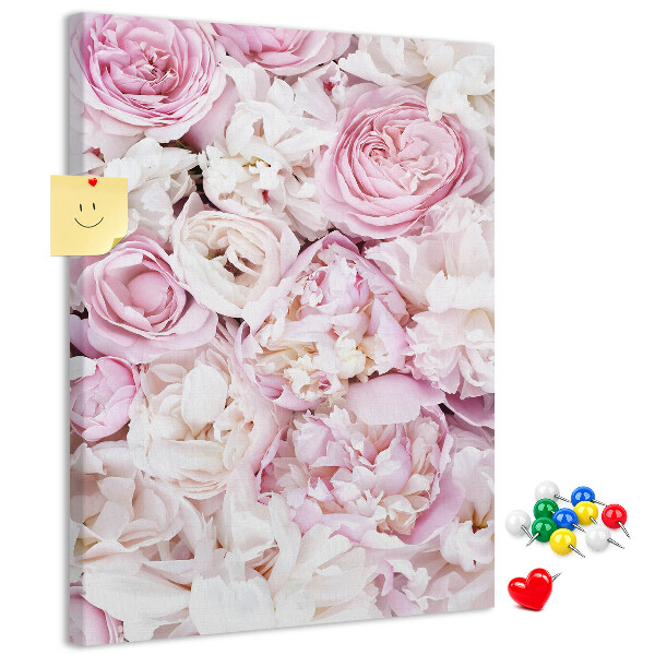 Memobord van kurk met een motief van roze bloemen in een delicate kleurencombinatie