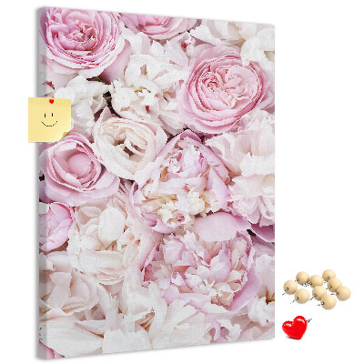 Memobord van kurk met een motief van roze bloemen in een delicate kleurencombinatie