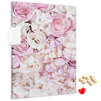Memobord van kurk met een motief van roze bloemen in een delicate kleurencombinatie
