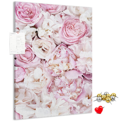 Memobord van kurk met een motief van roze bloemen in een delicate kleurencombinatie