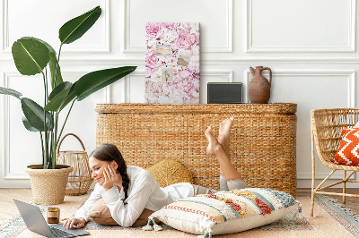 Memobord van kurk met een motief van roze bloemen in een delicate kleurencombinatie