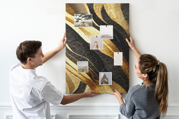 Memobord van kurk met goud en zwartkleurige golvende stofstructuur
