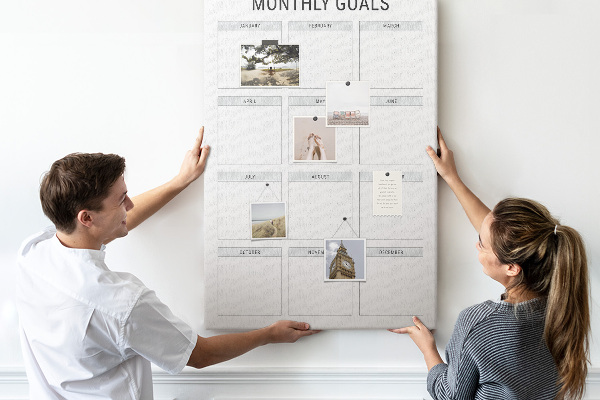 Kurk bedrukken voor het plannen van maandelijkse doelen in de kalender