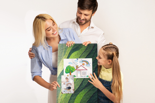 Memobord van kurk met een motief van groene bladeren in subtiele tinten
