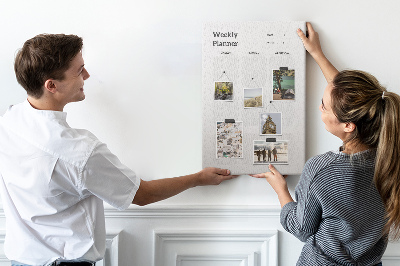 Weekplanner met lege velden bedrukt op kurk