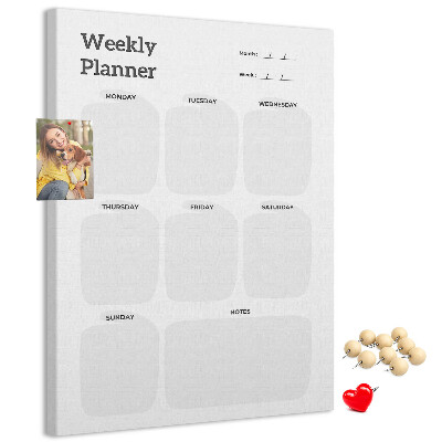 Weekplanner met lege velden bedrukt op kurk