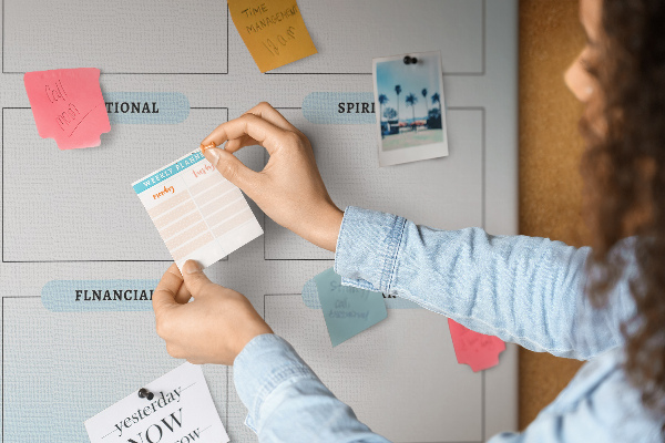 Kurken prikbord visionboard met categorieën voor persoonlijke ontwikkeling
