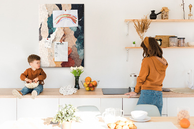 Kurk prikbord met abstracte vlekken in ingetogen kleuren