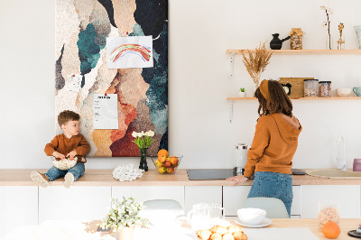 Kurk prikbord met abstracte vlekken in ingetogen kleuren