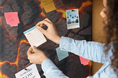 Kurken memobord met motief van gebarsten aarde met brandende aderen