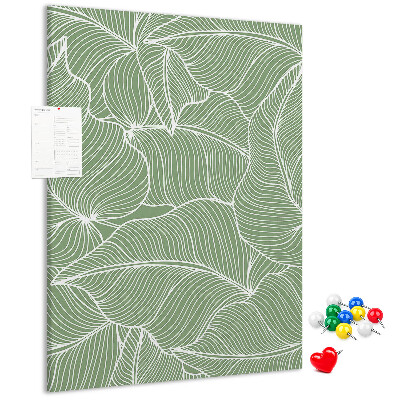 Memobord van kurk met fijne blaadjes op een groene achtergrond