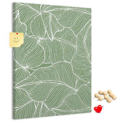 Memobord van kurk met fijne blaadjes op een groene achtergrond