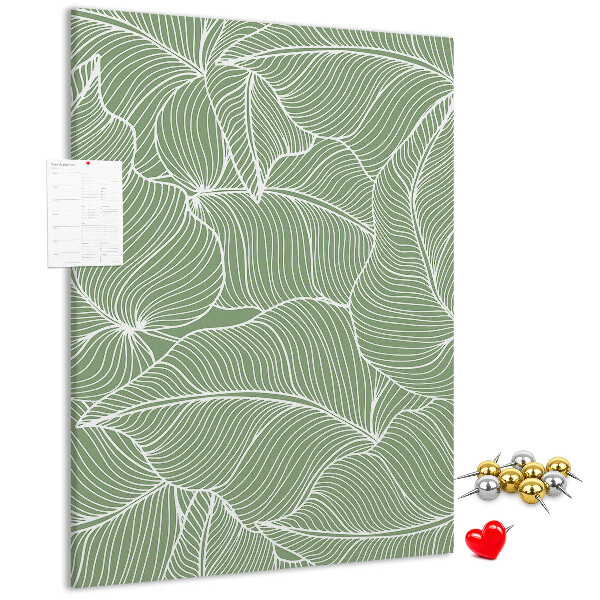 Memobord van kurk met fijne blaadjes op een groene achtergrond