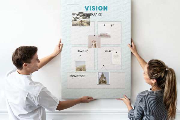 Kurken prikbord visionboard met vier doelcategorieën