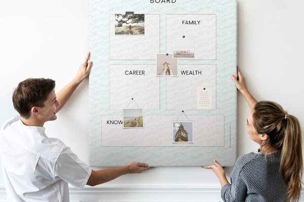 Kurken prikbord visionboard met vier doelcategorieën