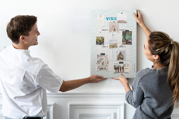 Kurken prikbord visionboard met vier doelcategorieën
