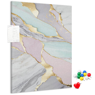 Prikbord van kurk met een elegante combinatie van marmer en pasteltinten