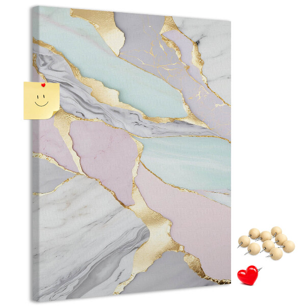 Prikbord van kurk met een elegante combinatie van marmer en pasteltinten