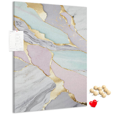 Prikbord van kurk met een elegante combinatie van marmer en pasteltinten