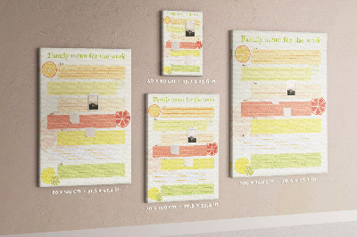 Kurken memobord met een kleurrijk weekmenu voor het gezin