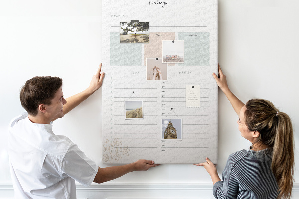 Prikbord van kurk dagplanner met kleurrijke secties