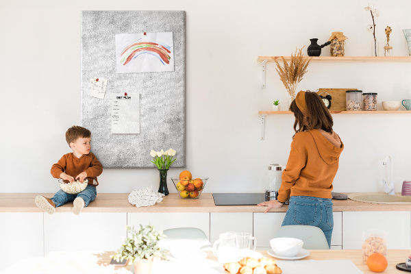 Kurk met bedrukking minimalistisch grijs met een betontextuur