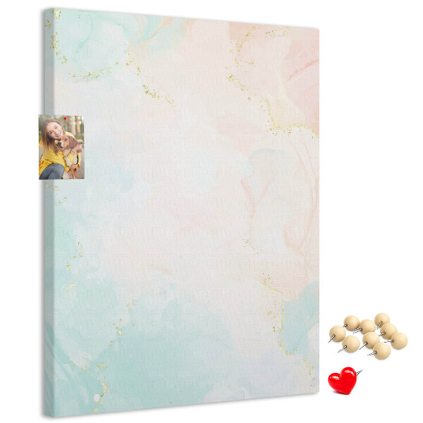 Kurken prikbord met fijn stippenpatroon in pastelkleuren en gouden accenten