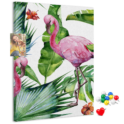 Prikbord van kurk met vrolijke flamingo's in een tropische omgeving
