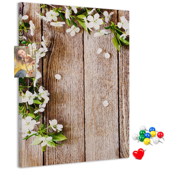Kurk met print bloemen op een achtergrond van houten planken