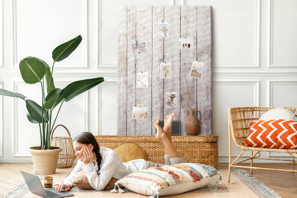 Kurken memobord rustieke planken in een lichte tint
