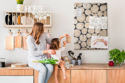 Kurken memobord met houten frame in een natuurlijke opstelling