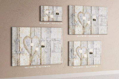 Kurk prikbord met houten plaquette met het woord 'liefde'