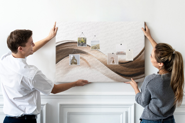 Prikbord met golven in tinten bruin en beige