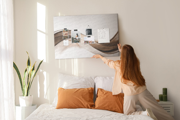 Prikbord met golven in tinten bruin en beige
