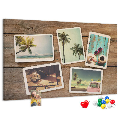 Kurkbord met souvenirfoto's van een tropische vakantie