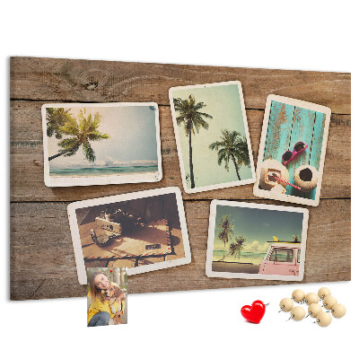 Kurkbord met souvenirfoto's van een tropische vakantie