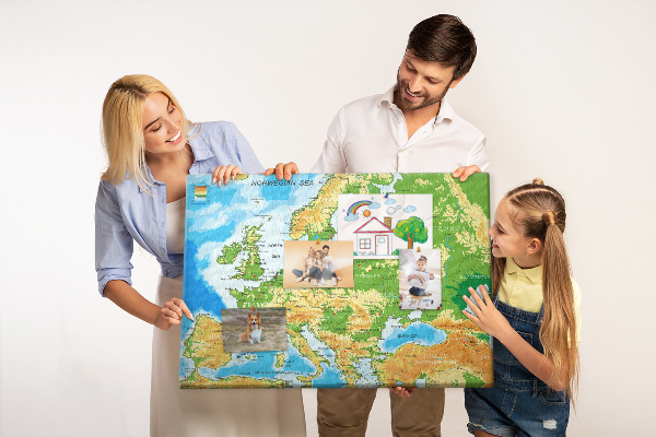 Kurk prikbord met een kaart van Europa en geografische aanduidingen