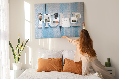 Prikbord stijlvol HOME-opschrift op een blauwe achtergrond