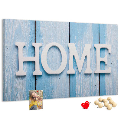 Prikbord stijlvol HOME-opschrift op een blauwe achtergrond
