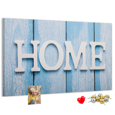 Prikbord stijlvol HOME-opschrift op een blauwe achtergrond